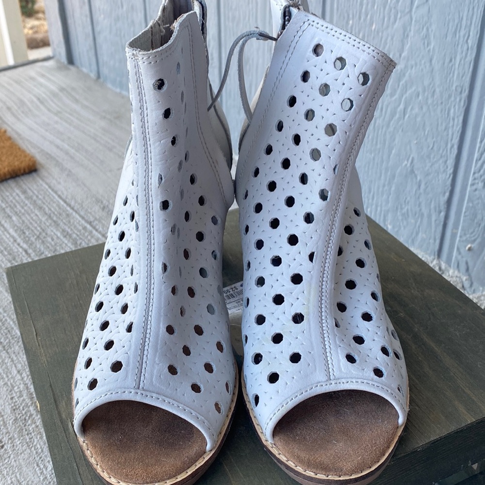 Womens shoes